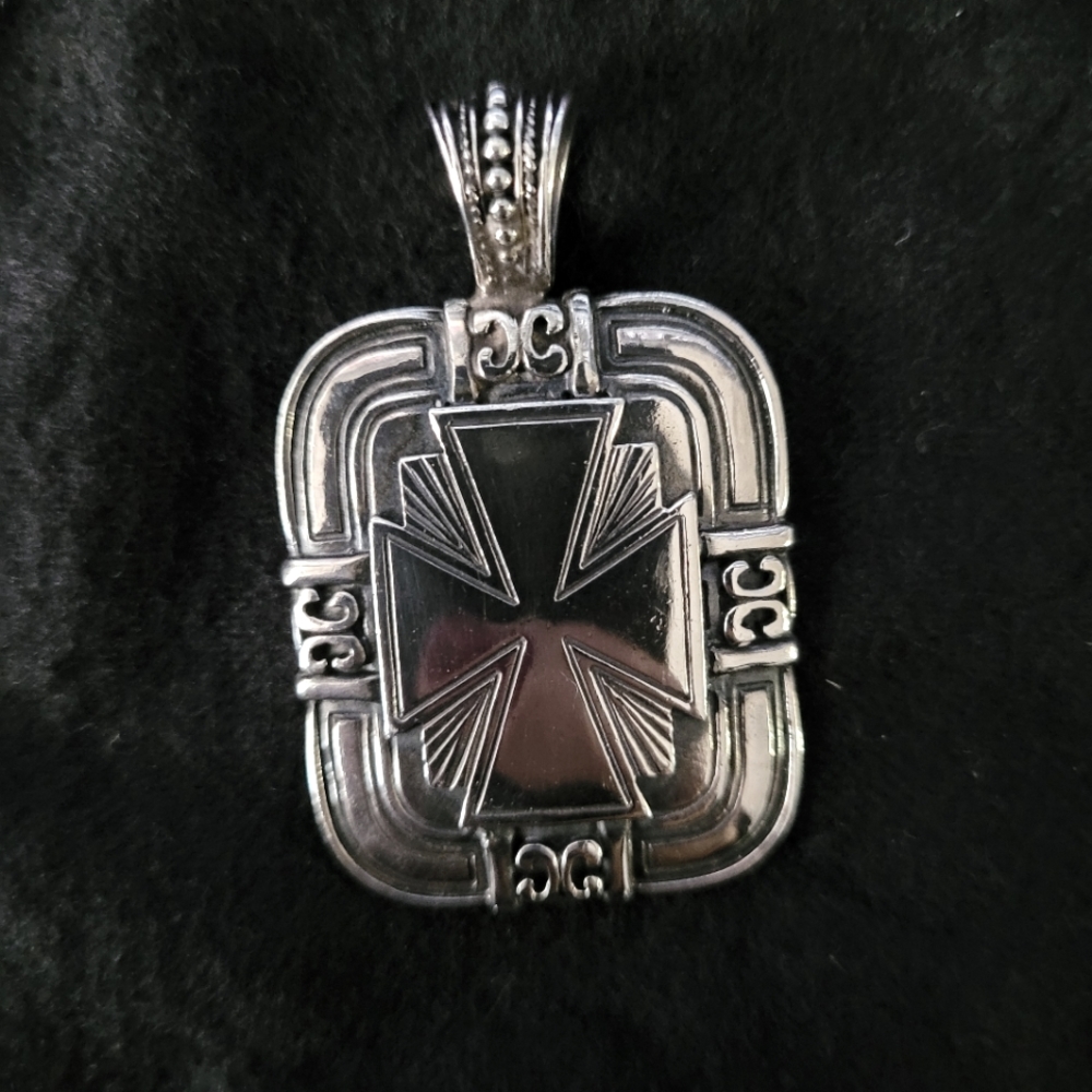 Konstantino Pendant 925